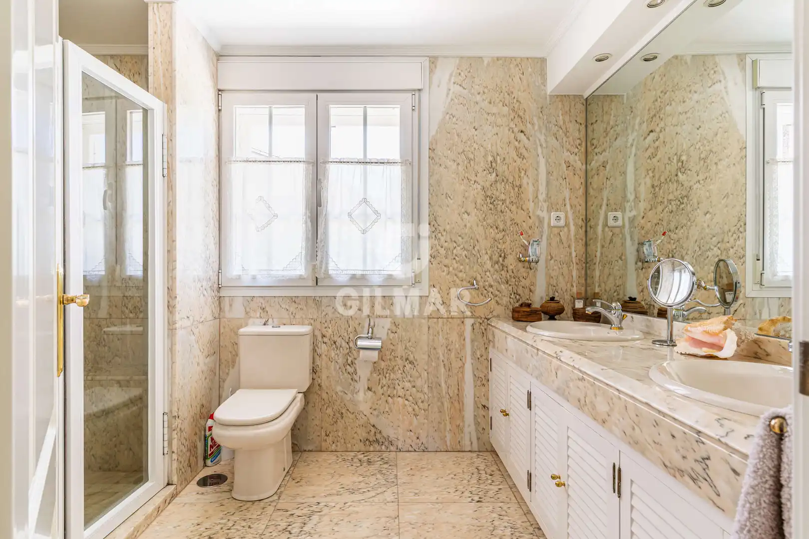 Baño de Casa o chalet en venta en Boadilla del Monte con Calefacción, Jardín privado y Piscina