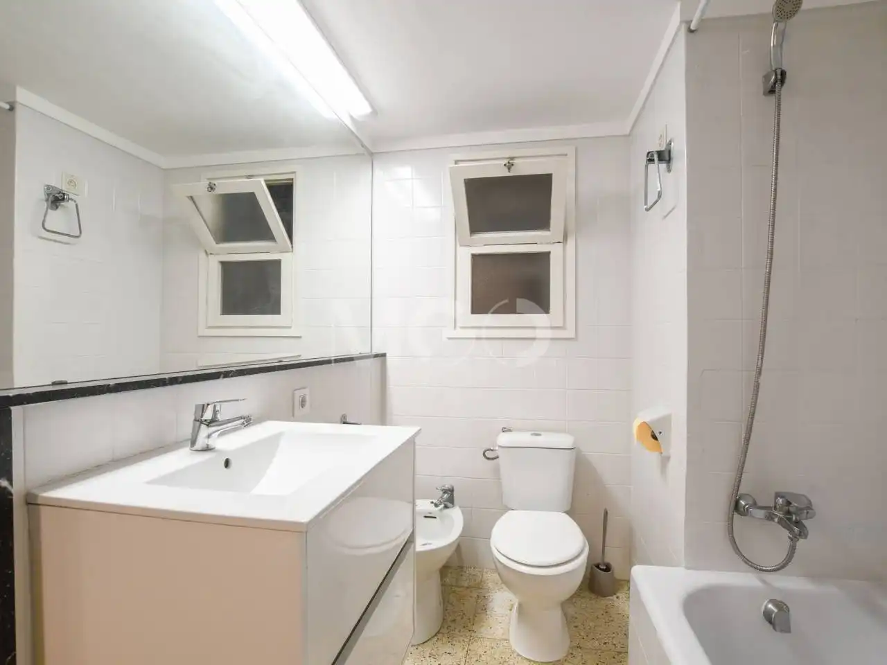 Bathroom of Flat for sale in Vic  with Heating, Furnished and Balcony