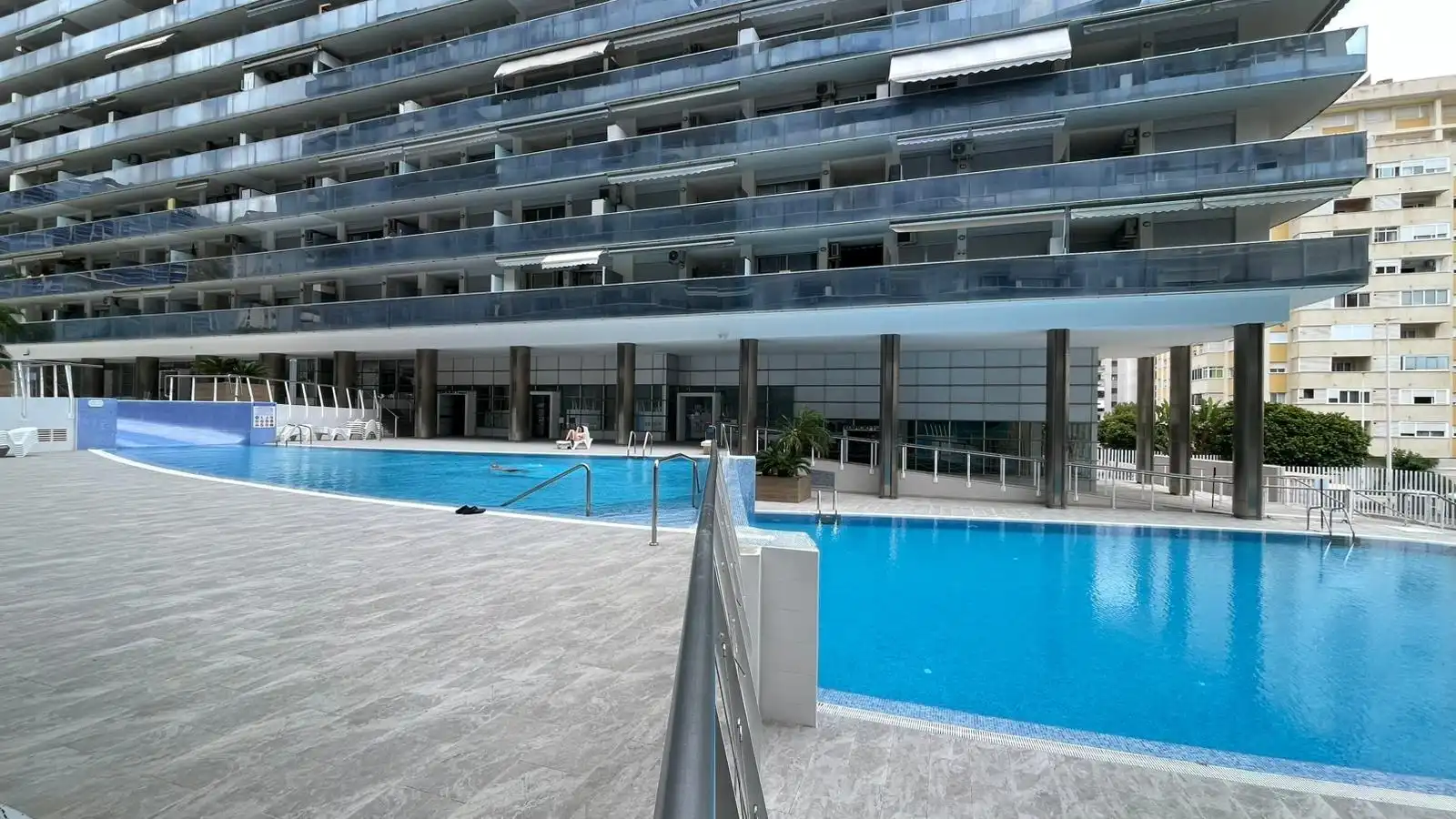 Piscina de Apartament de lloguer en Villajoyosa / La Vila Joiosa amb Aire condicionat, Moblat i Balcó