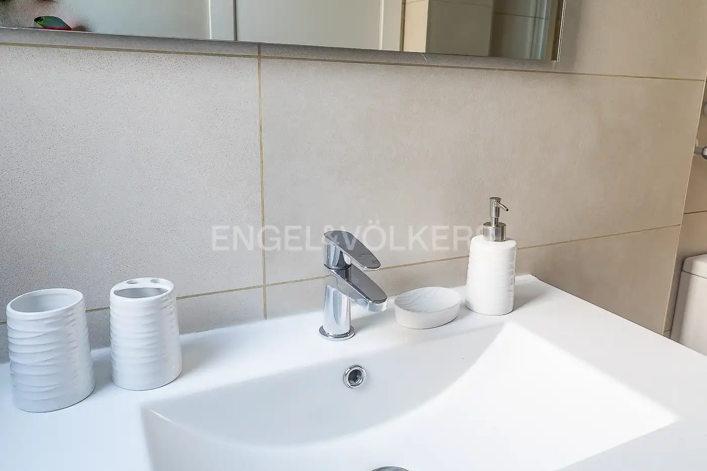 Bany de Apartament de lloguer en Madrid amb Aire condicionat, Calefacció i Moblat