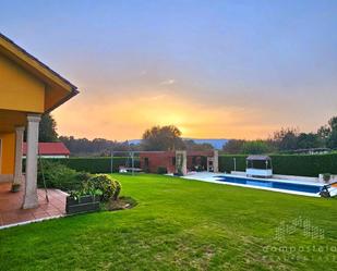 Jardí de Casa o xalet en venda en Ames amb Calefacció, Jardí privat i Terrassa