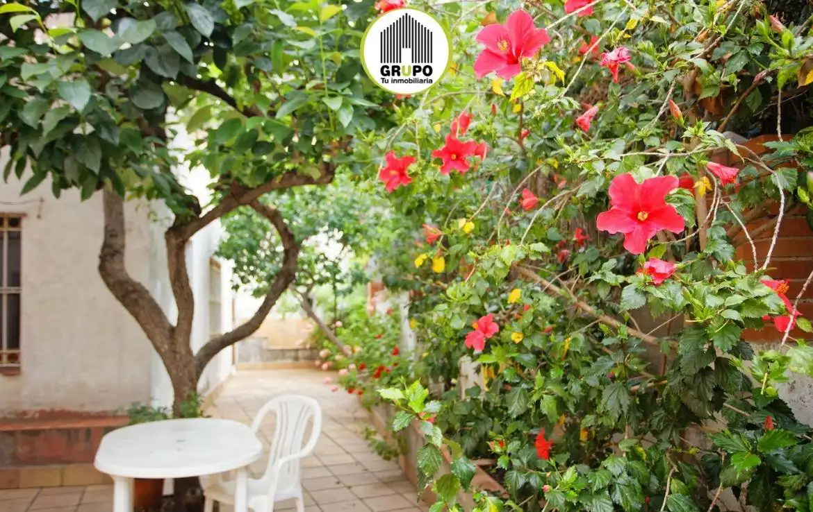 Jardí de Casa o xalet en venda en Esplugues de Llobregat amb Calefacció i Jardí privat