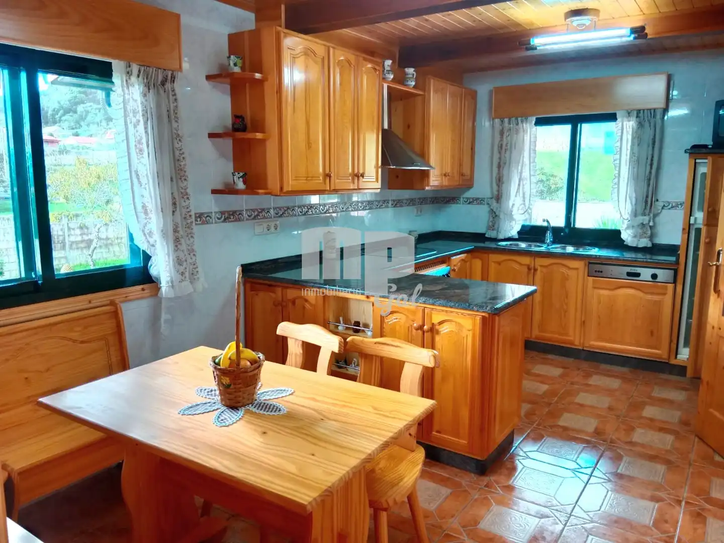 Cocina de Casa o chalet en venta en Redondela con Calefacción, Jardín privado y Trastero