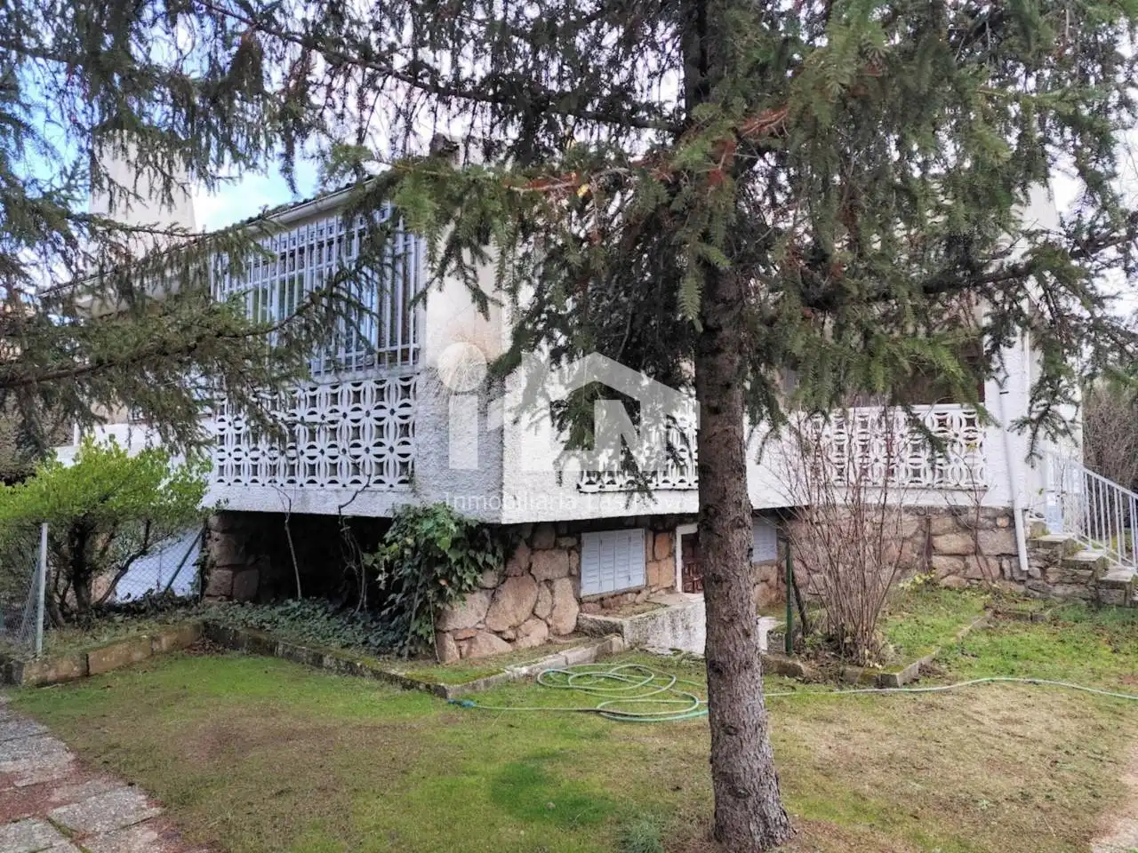 Vista exterior de Casa o chalet en venta en Navalperal de Pinares con Calefacción, Jardín privado y Terraza