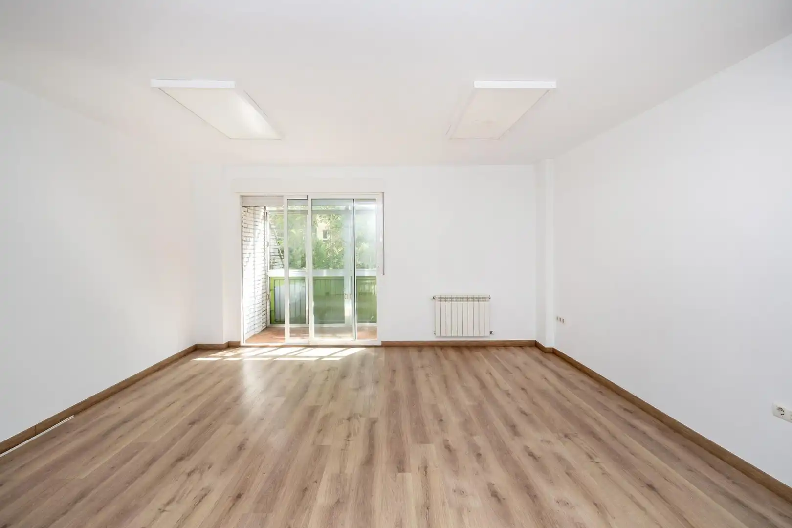 Sala d'estar de Pis en venda en Granada amb Aire condicionat, Calefacció i Balcó