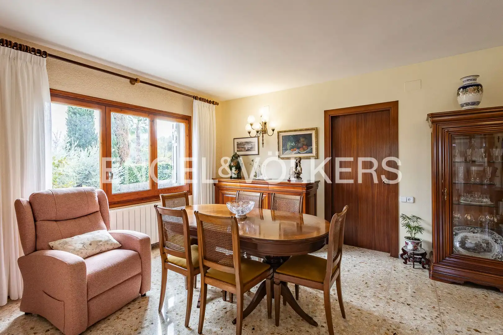 Comedor de Casa o chalet en venta en Vilanova i la Geltrú con Aire acondicionado, Calefacción y Jardín privado