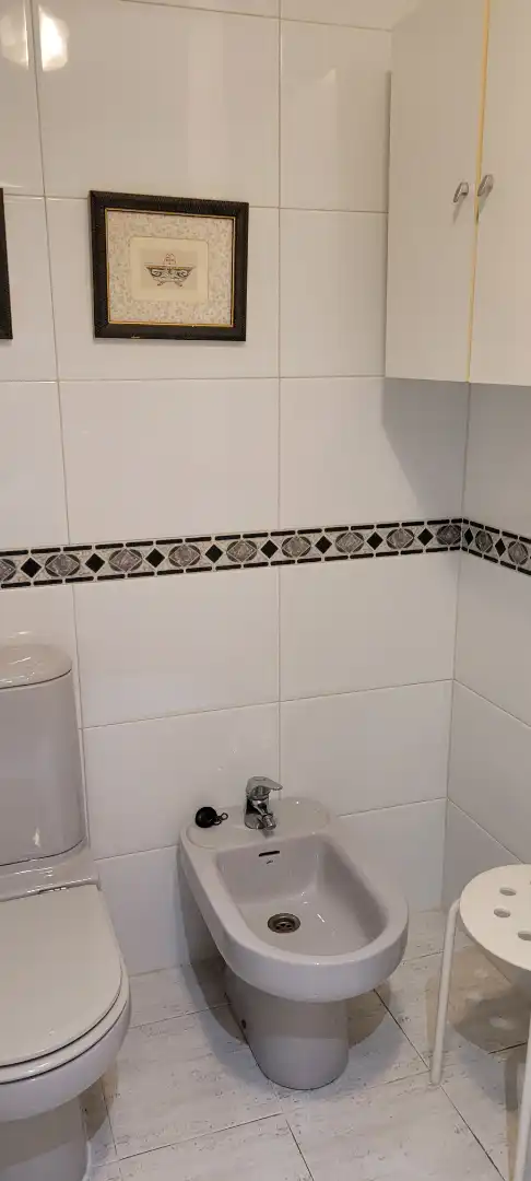 Bany de Pis de lloguer en Cuenca amb Calefacció, Terrassa i Moblat
