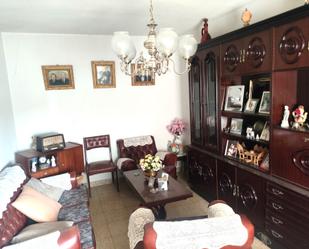 Sala d'estar de Casa o xalet en venda en Salamanca Capital amb Calefacció, Terrassa i Moblat