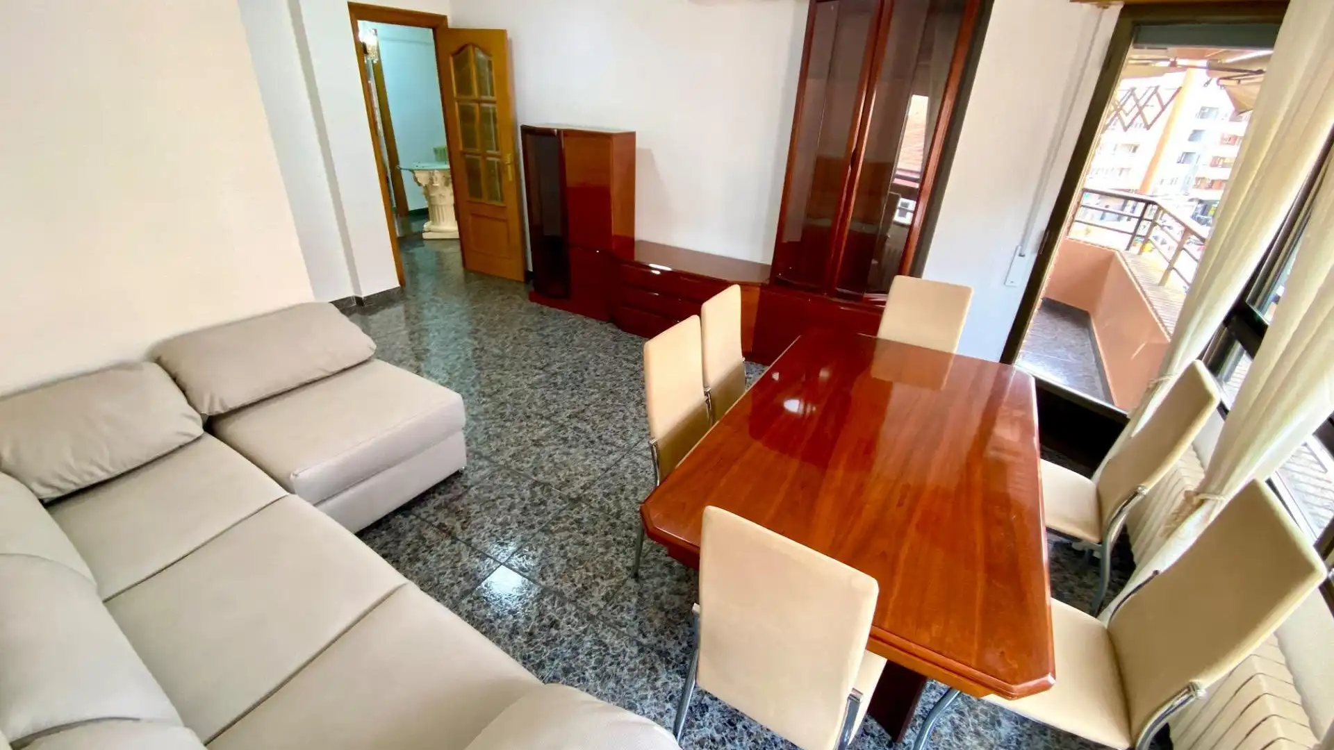 Sala de estar de Piso de alquiler en  Albacete Capital con Calefacción, Trastero y Amueblado