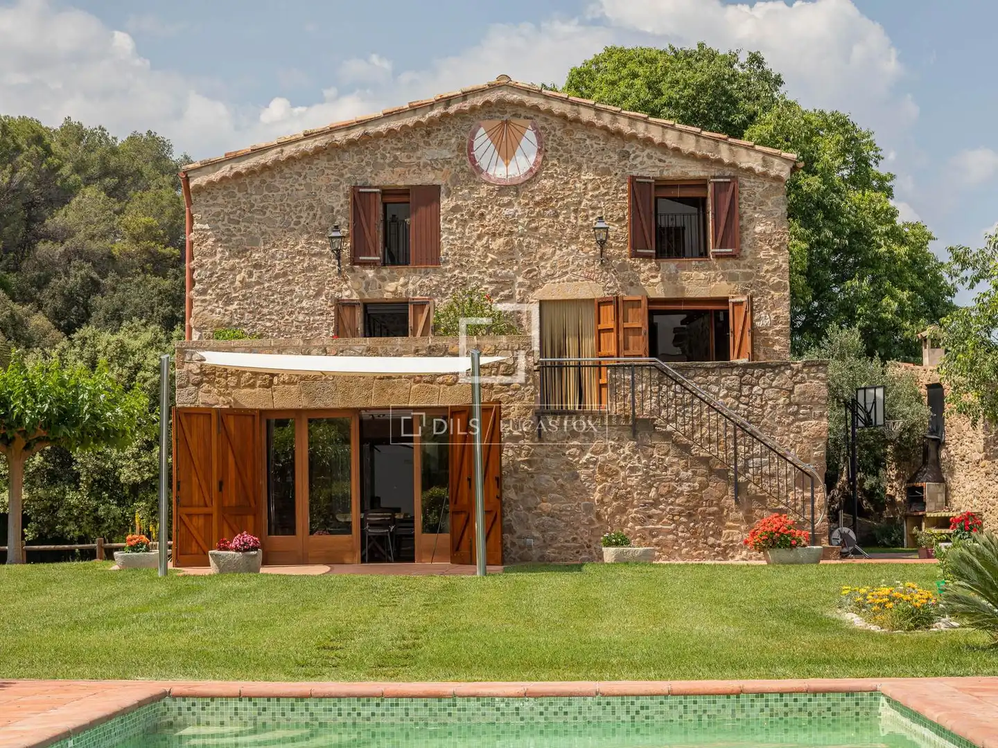 Vista exterior de Finca rústica en venda en Lladó amb Aire condicionat, Calefacció i Jardí privat
