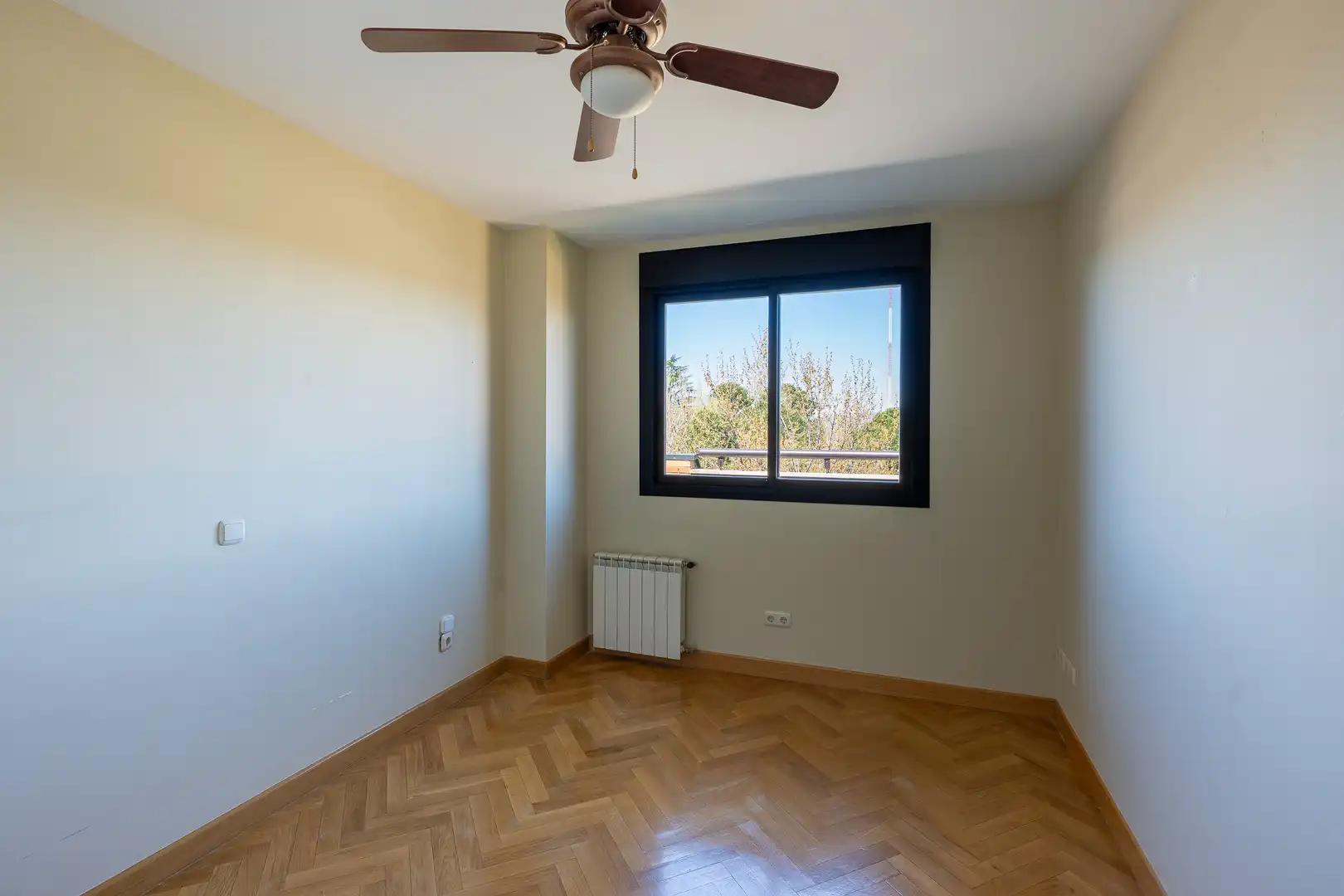 Habitación de Dúplex en venta en Majadahonda con Aire acondicionado, Calefacción y Terraza