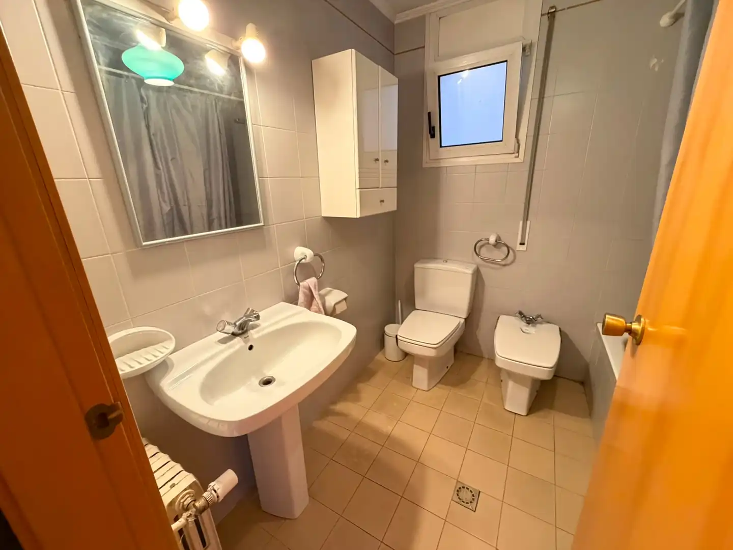 Badezimmer von Wohnung zur Miete in Lleida mit Heizung, Möbliert und Ofen