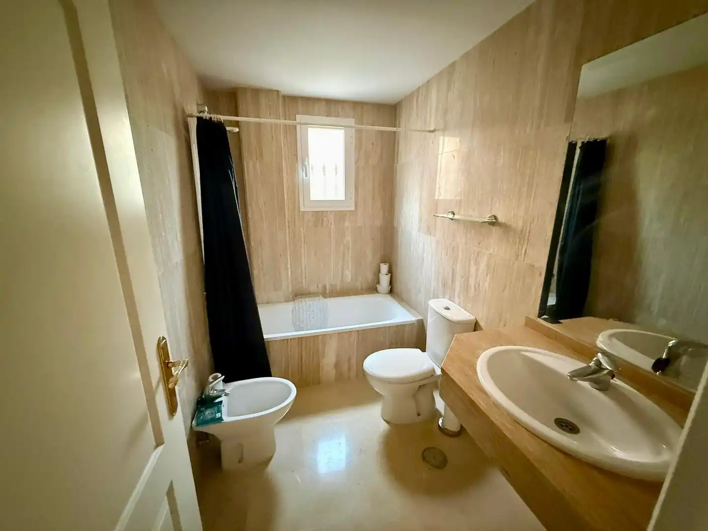 Badezimmer von Wohnungen zum Verkauf in Marbella mit Klimaanlage, Terrasse und Schwimmbad