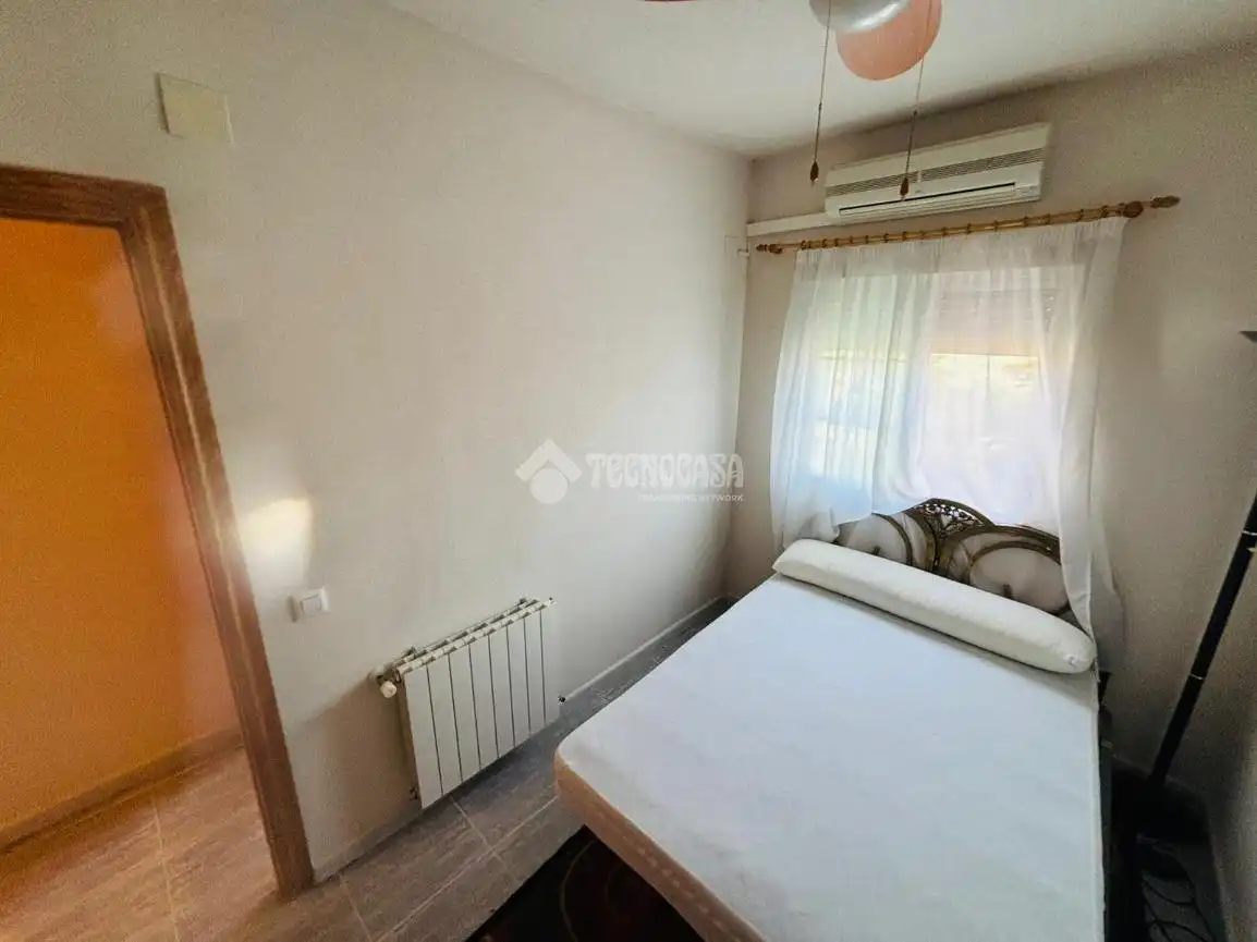 Habitación de Casa adosada en venta en Escalona con Aire acondicionado, Calefacción y Amueblado