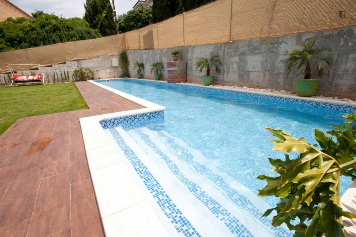 Swimming pool of Study to rent in Dos Hermanas  with Air Conditioner, Furnished and Microwave