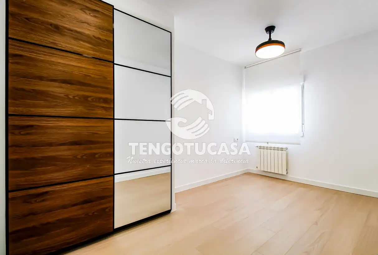 Bedroom of Flat for sale in Madrid  with Air Conditioner, Heating and Furnished