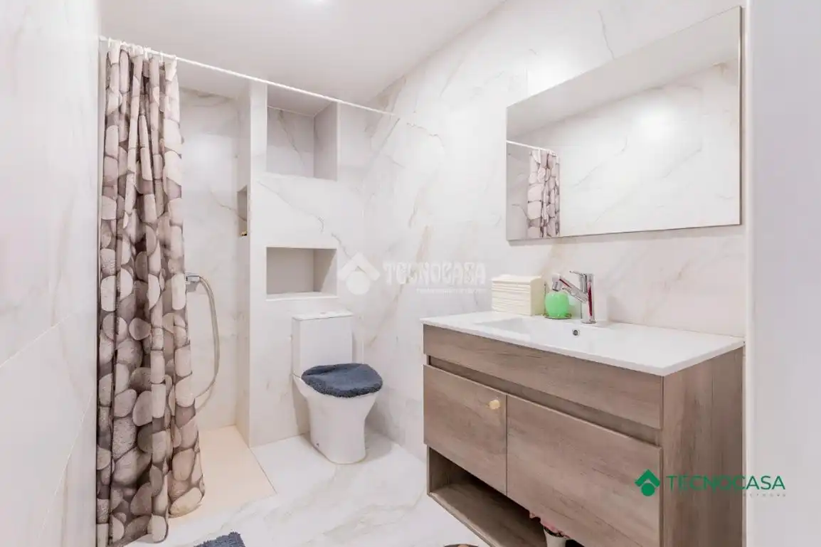 Baño de Piso en venta en Roquetas de Mar