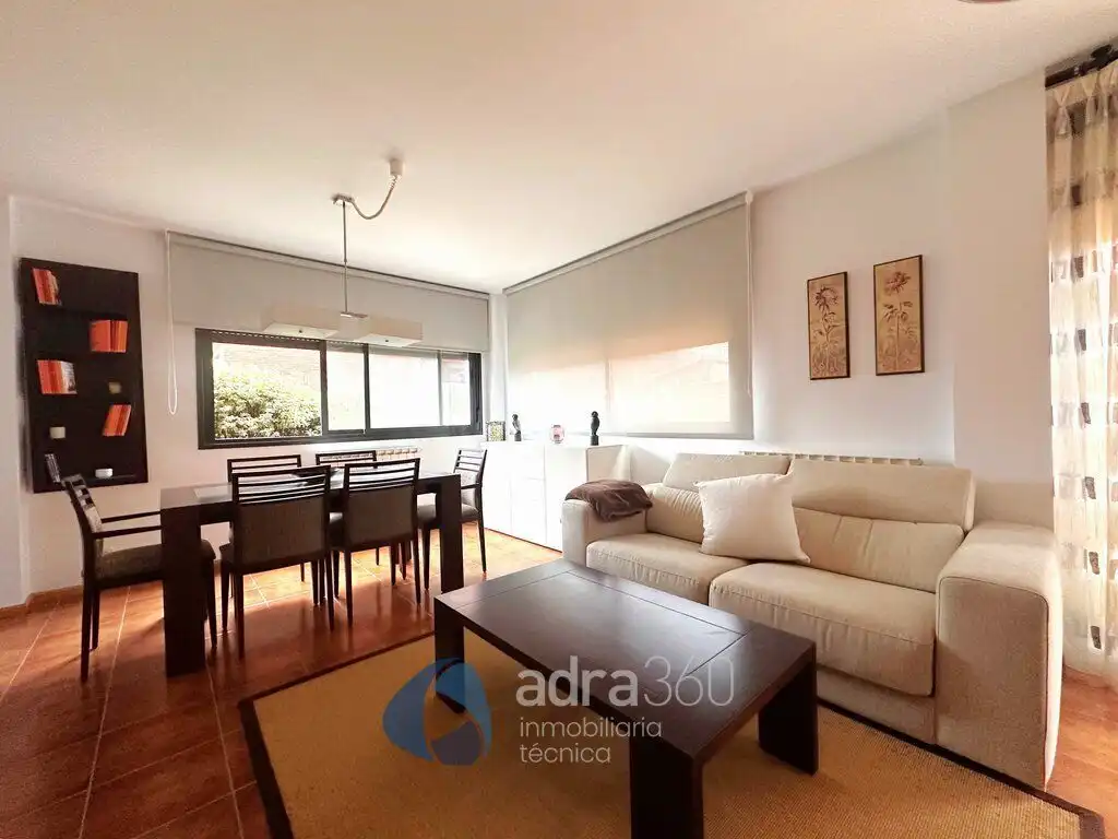 Sala d'estar de Casa o xalet en venda en Cirueña amb Calefacció, Jardí privat i Terrassa