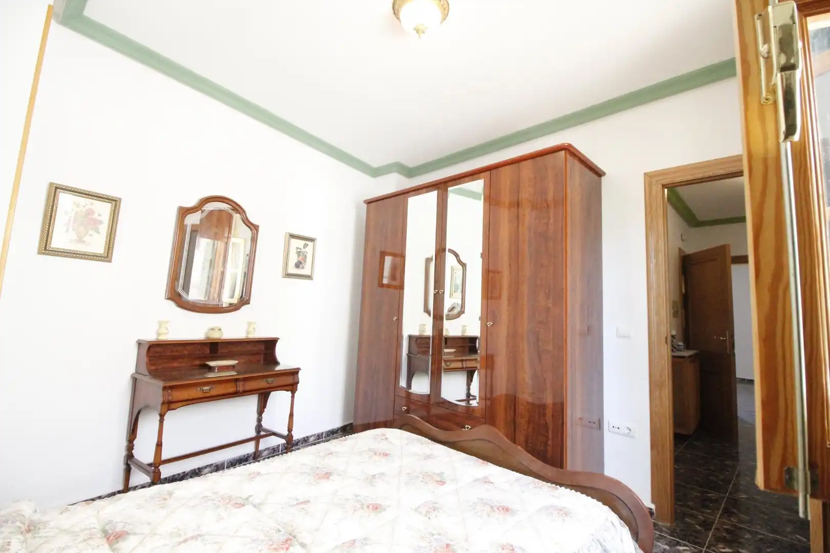 Dormitori de Casa o xalet en venda en Baza amb Calefacció i Balcó