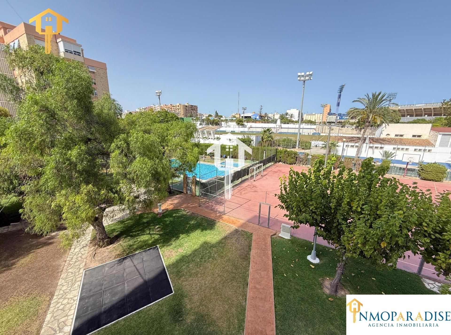 Piscina de Pis en venda en Alicante / Alacant amb Jardí privat, Terrassa i Piscina comunitària