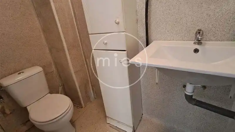 Badezimmer von Fabrikhallen zur Miete in Valencia