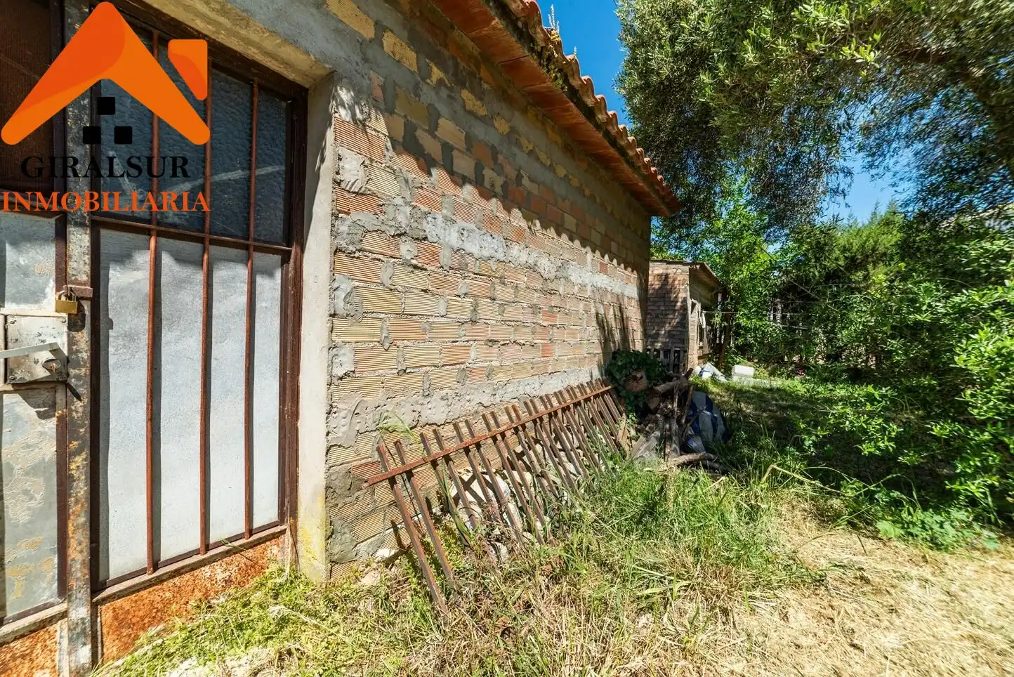 Vista exterior de Casa o xalet en venda en Alcalá de Guadaira amb Aire condicionat, Jardí privat i Terrassa