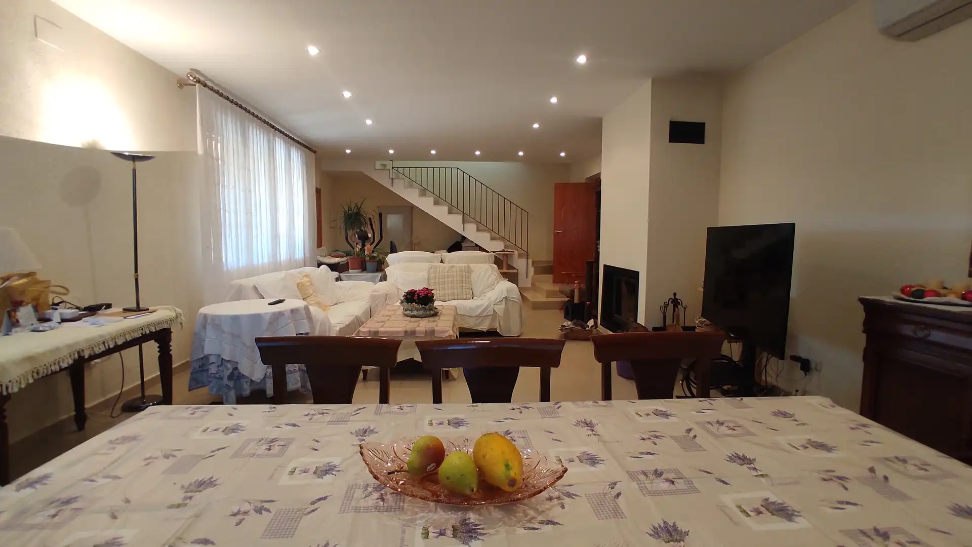 Wohnzimmer von Country house zum Verkauf in Roda de Berà mit Klimaanlage, Heizung und Privatgarten