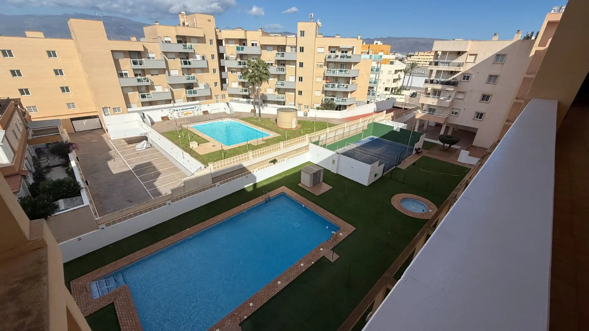 Piscina de Piso en venta en Roquetas de Mar con Terraza, Amueblado y Piscina comunitaria