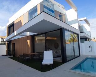 Vista exterior de Casa o xalet en venda en Pilar de la Horadada amb Aire condicionat, Calefacció i Jardí privat