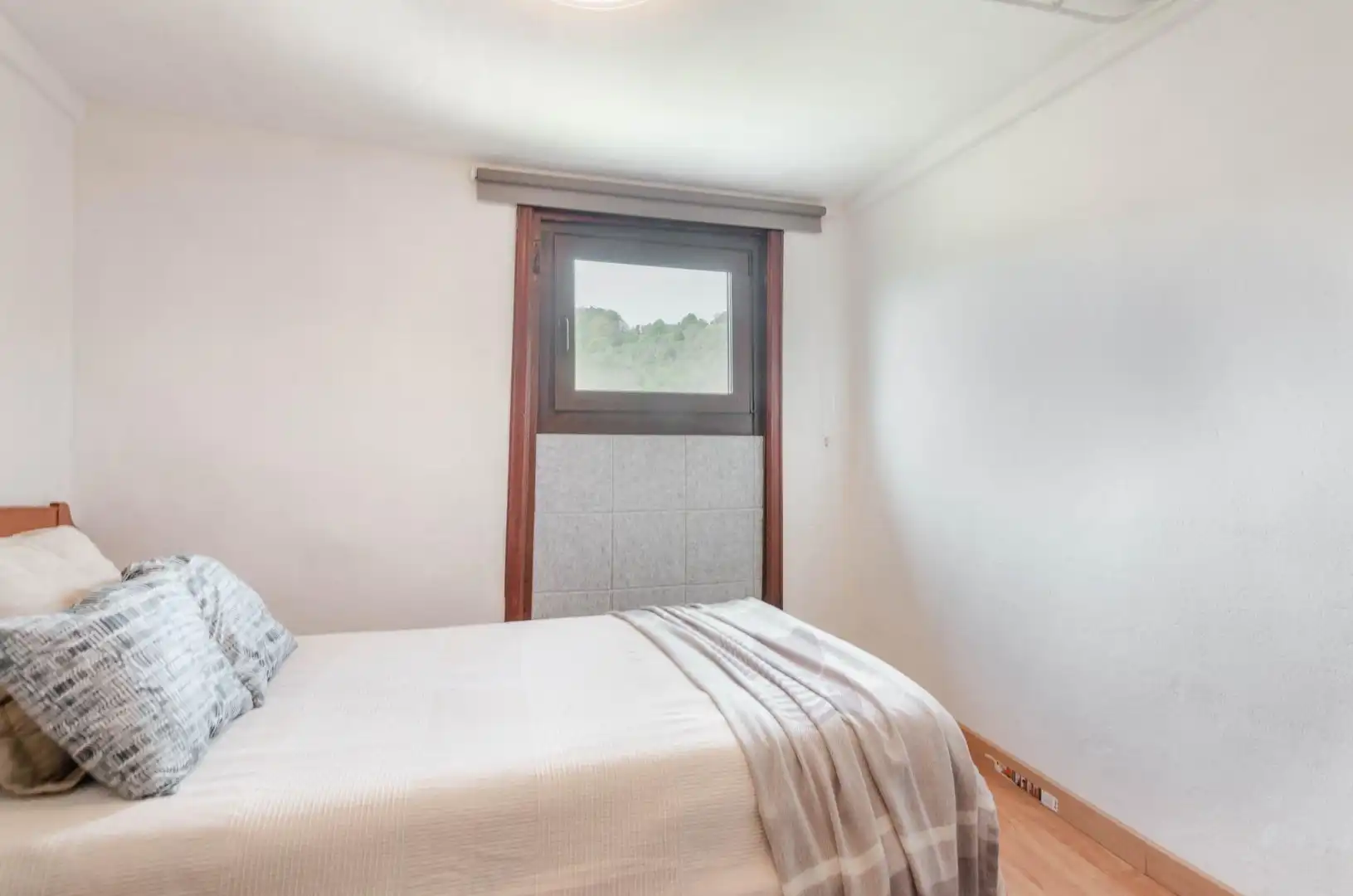 Habitación de Casa adosada en venta en Laviana con Jardín privado y Amueblado
