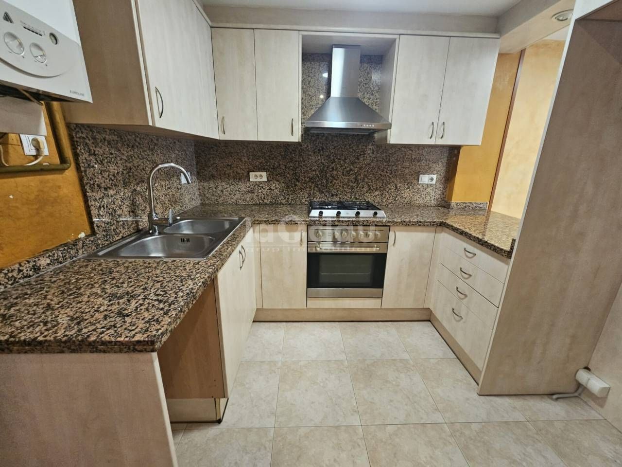 Cuina de Pis en venda en Tona amb Calefacció i Terrassa