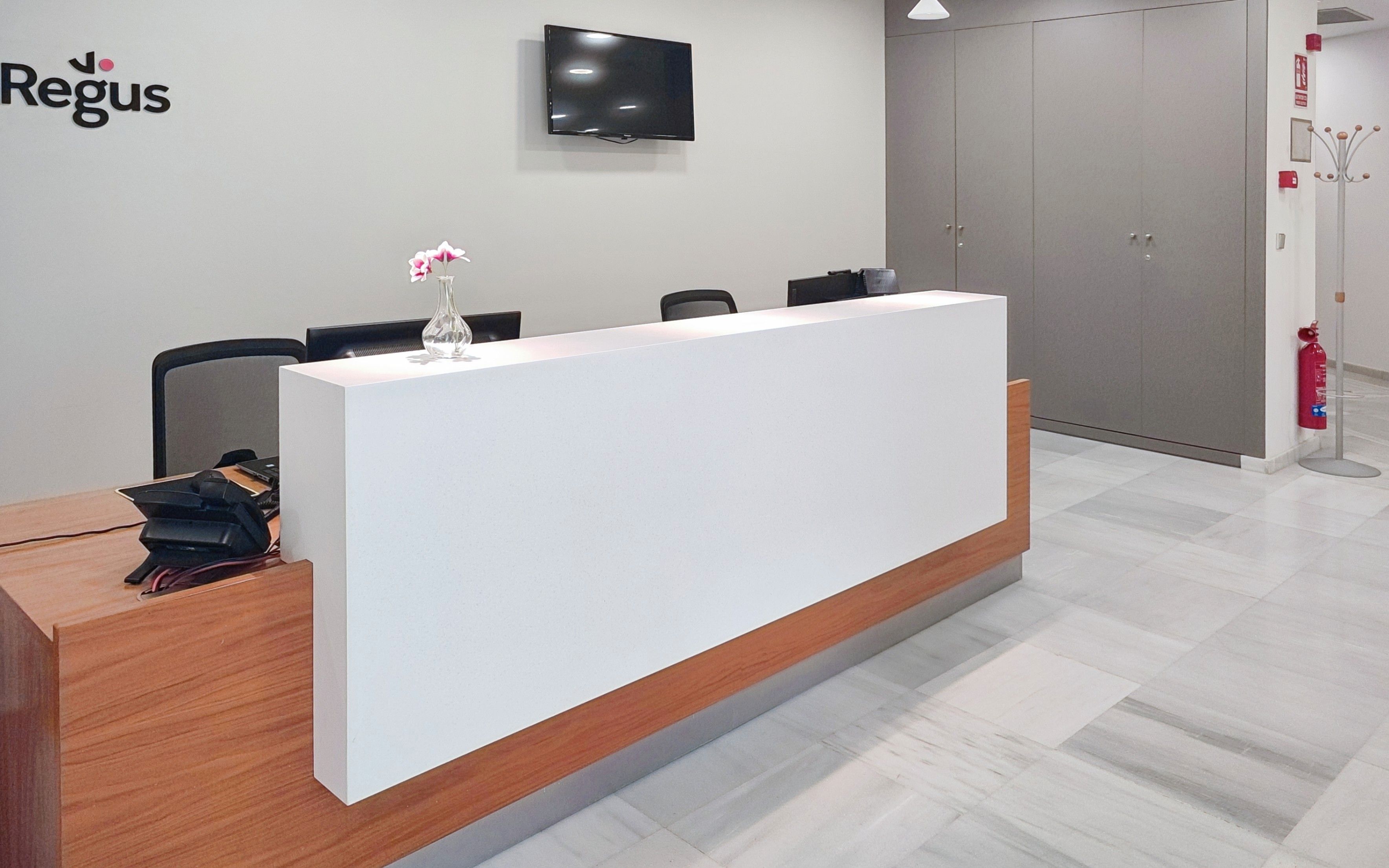 Office to rent in  Valencia Capital  with Air Conditioner, Heating and Furnished