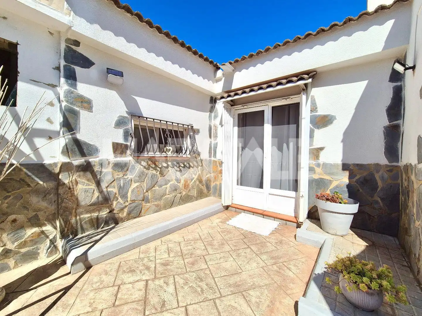 Exterior view of Houses for sale in Alborache  with Terrace, Storage room and Swimming Pool
