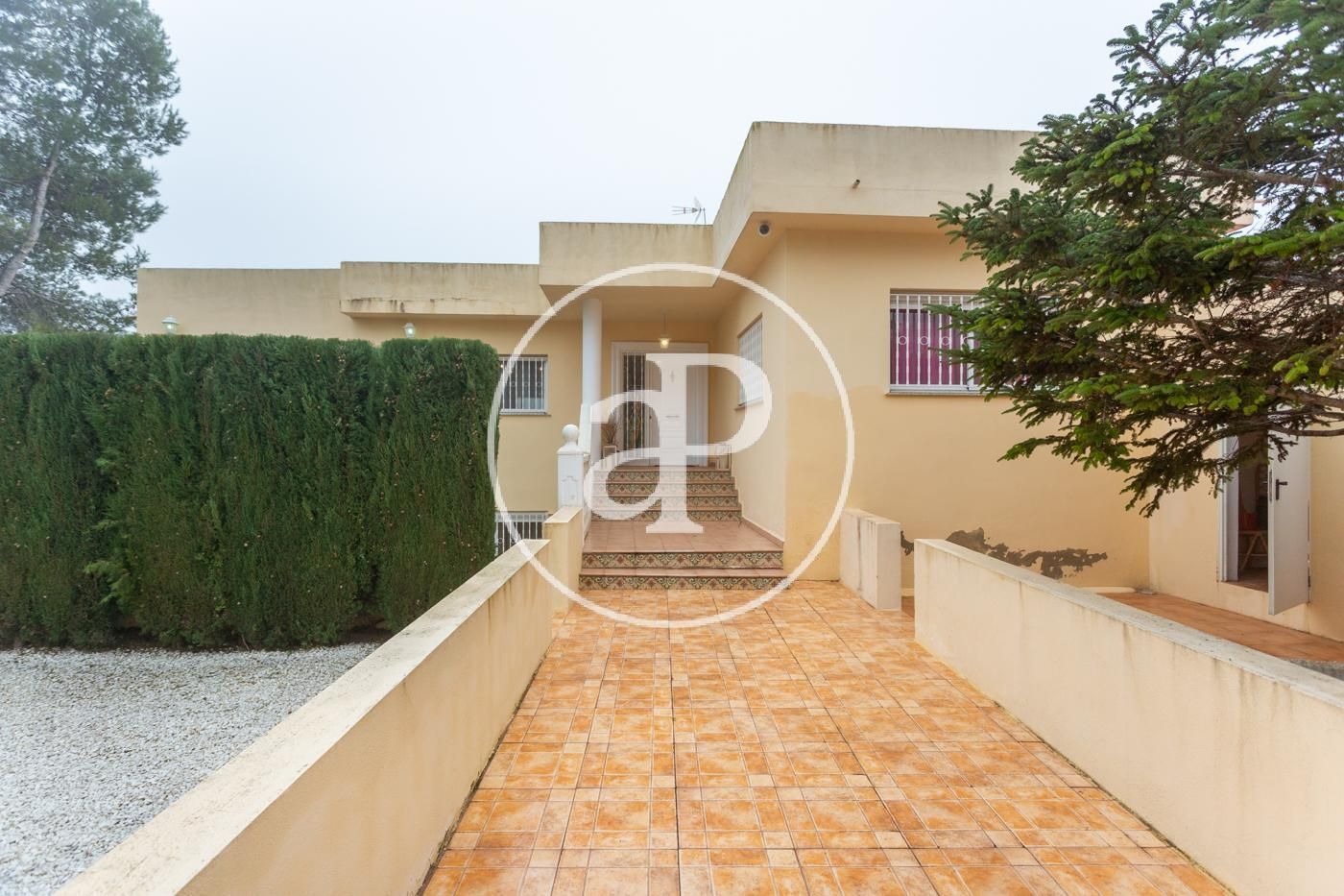 Vista exterior de Casa o xalet en venda en Turís amb Aire condicionat, Jardí privat i Terrassa