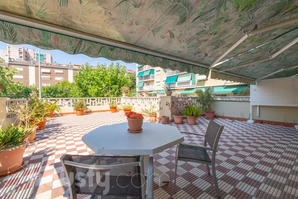Terraza de Planta baja en venta en Vilanova i la Geltrú con Aire acondicionado, Calefacción y Terraza