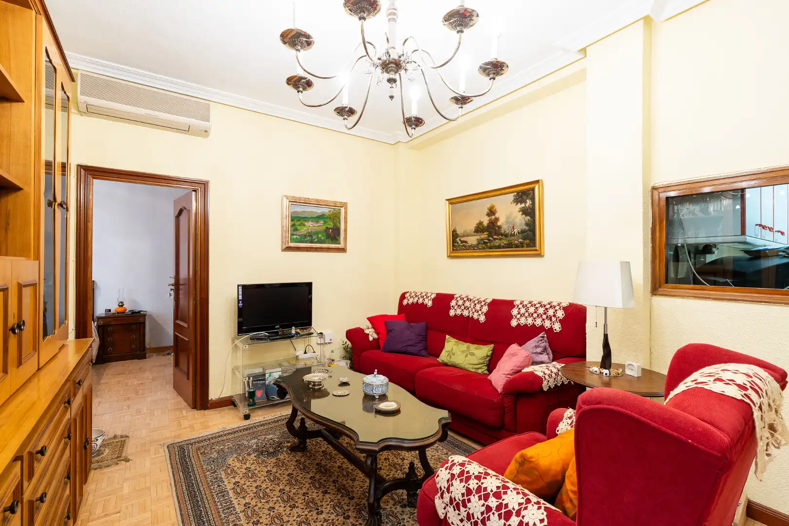 Living room of Flat for sale in Madrid  with Air Conditioner, Heating and Parquet flooring