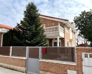 Vista exterior de Casa adosada en venda en Fontanar amb Terrassa