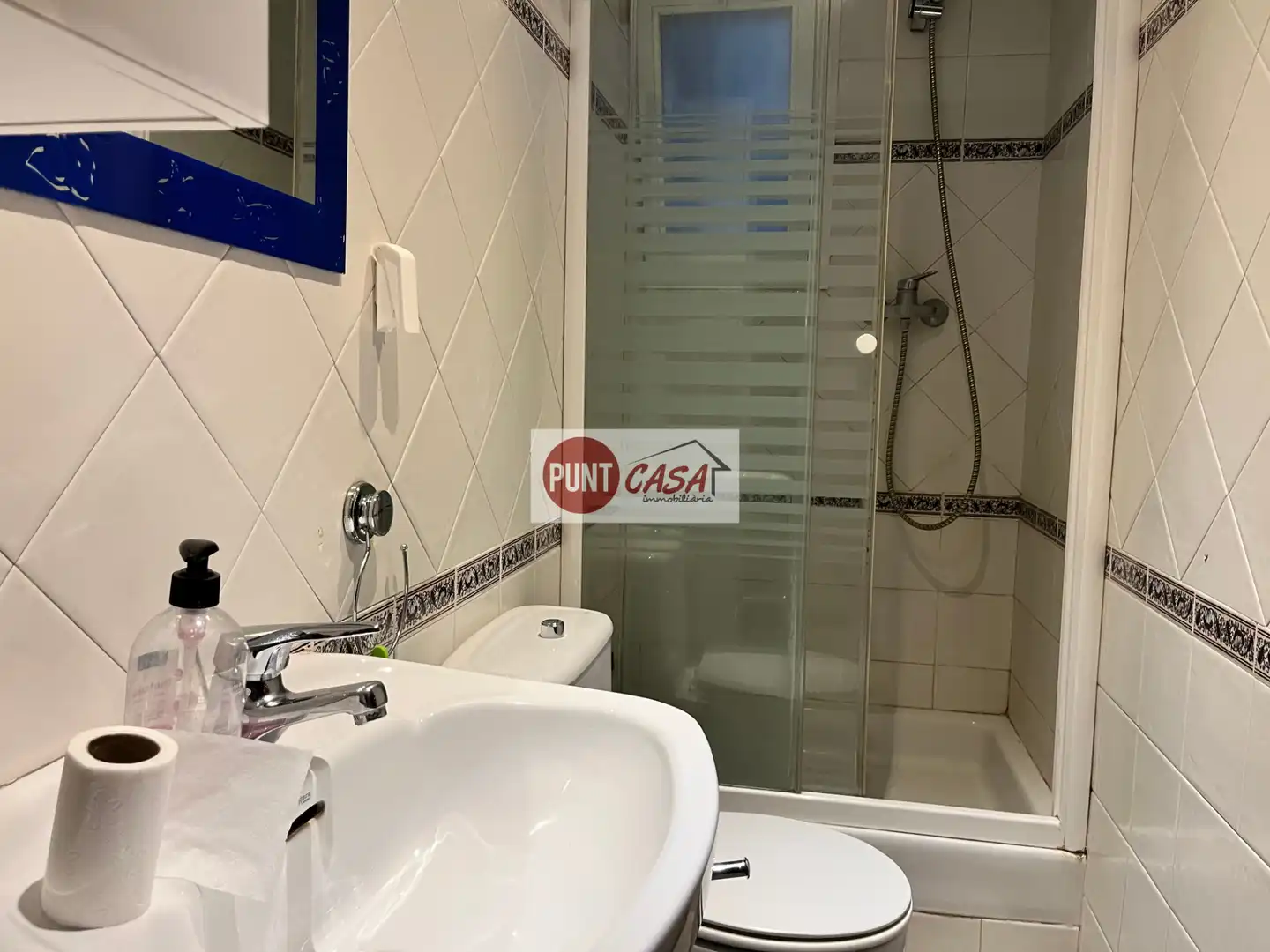 Baño de Piso de alquiler en Lleida con Calefacción, Terraza y Amueblado