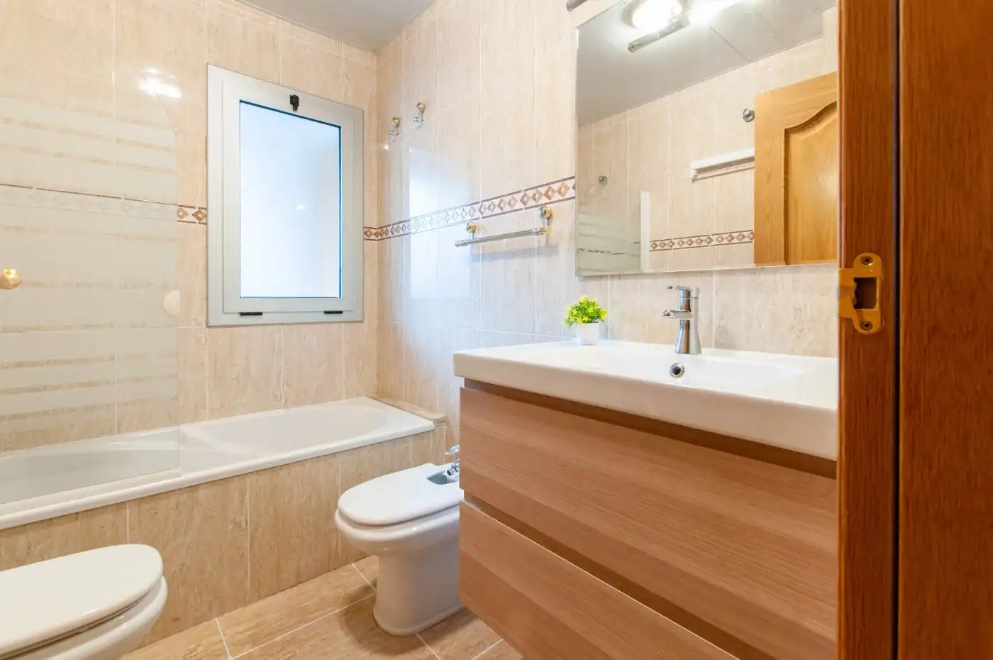 Baño de Piso de alquiler en Sabadell con Aire acondicionado, Calefacción y Parquet
