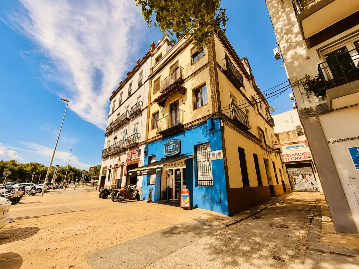 Vista exterior de Dúplex en venta en Sevilla con Aire acondicionado, Terraza y Balcón