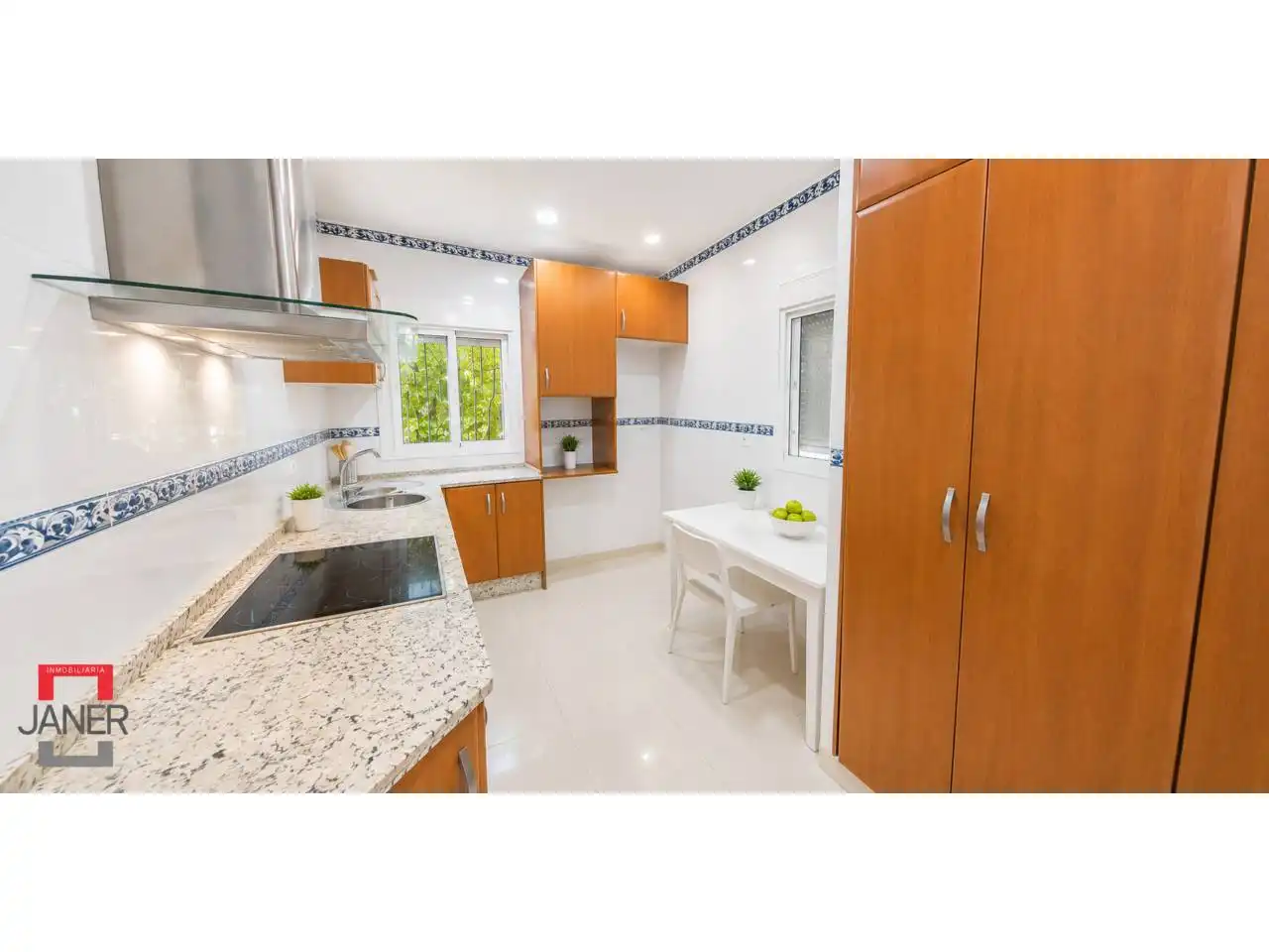 Kitchen of Houses for sale in Tomares  with Air Conditioner, Private garden and Terrace
