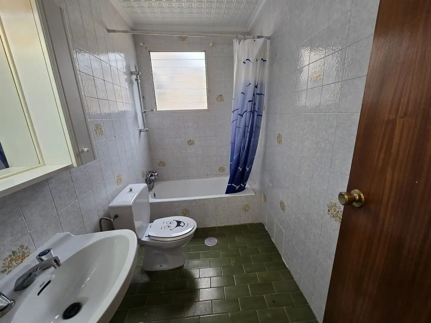 Baño de Piso en venta en Salinas con Aire acondicionado y Internet