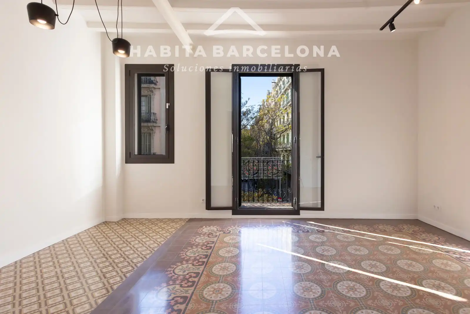 Vista exterior de Piso en venta en Barcelona con Aire acondicionado, Calefacción y Parquet
