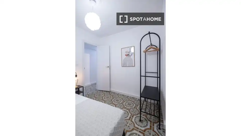 Habitación de Piso de alquiler en Valencia con Aire acondicionado, Calefacción y Amueblado