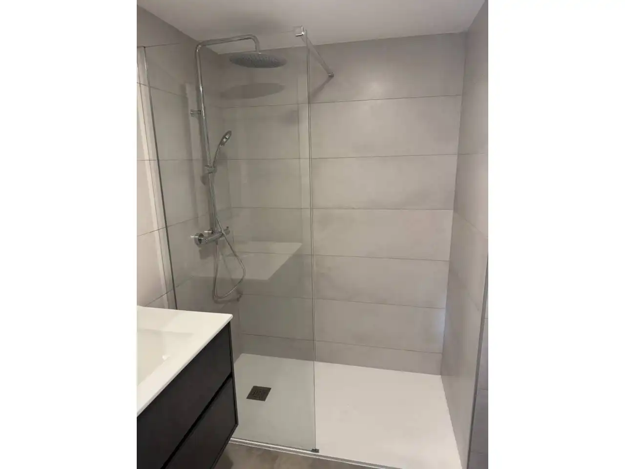 Bathroom of Flat for rent in Cubelles  with Air Conditioner, Heating and Parquet flooring