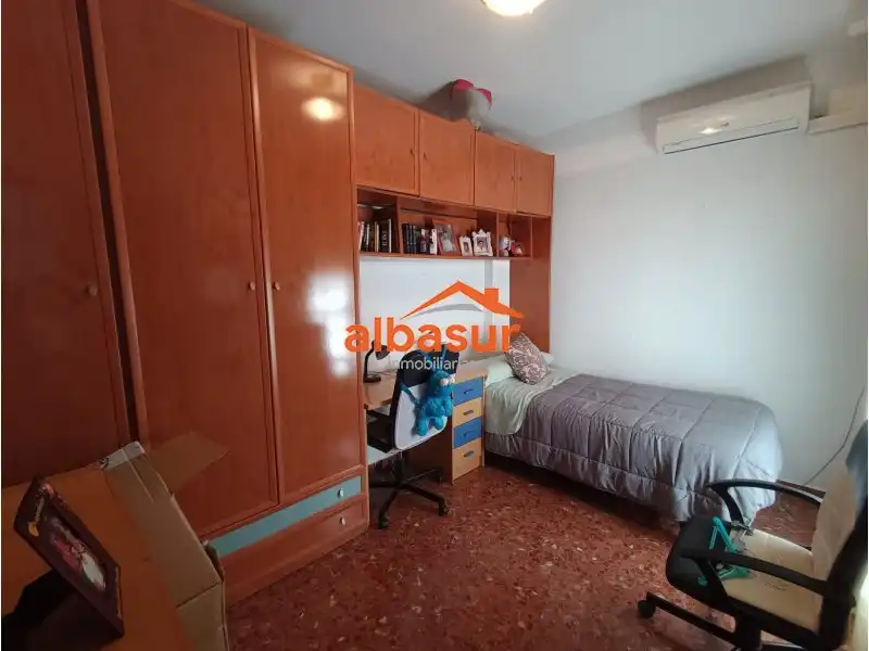 Dormitori de Casa o xalet en venda en Córdoba amb Aire condicionat, Calefacció i Moblat