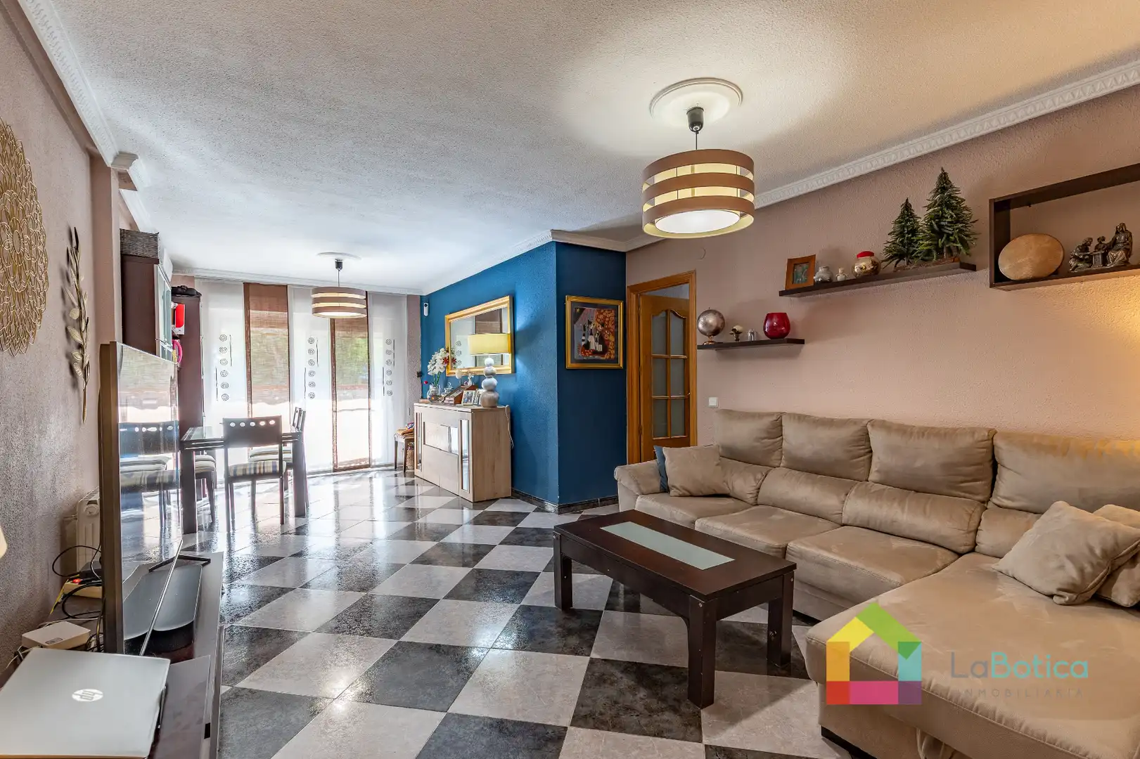 Sala de estar de Piso en venta en Olías del Rey con Aire acondicionado, Calefacción y Piscina comunitaria
