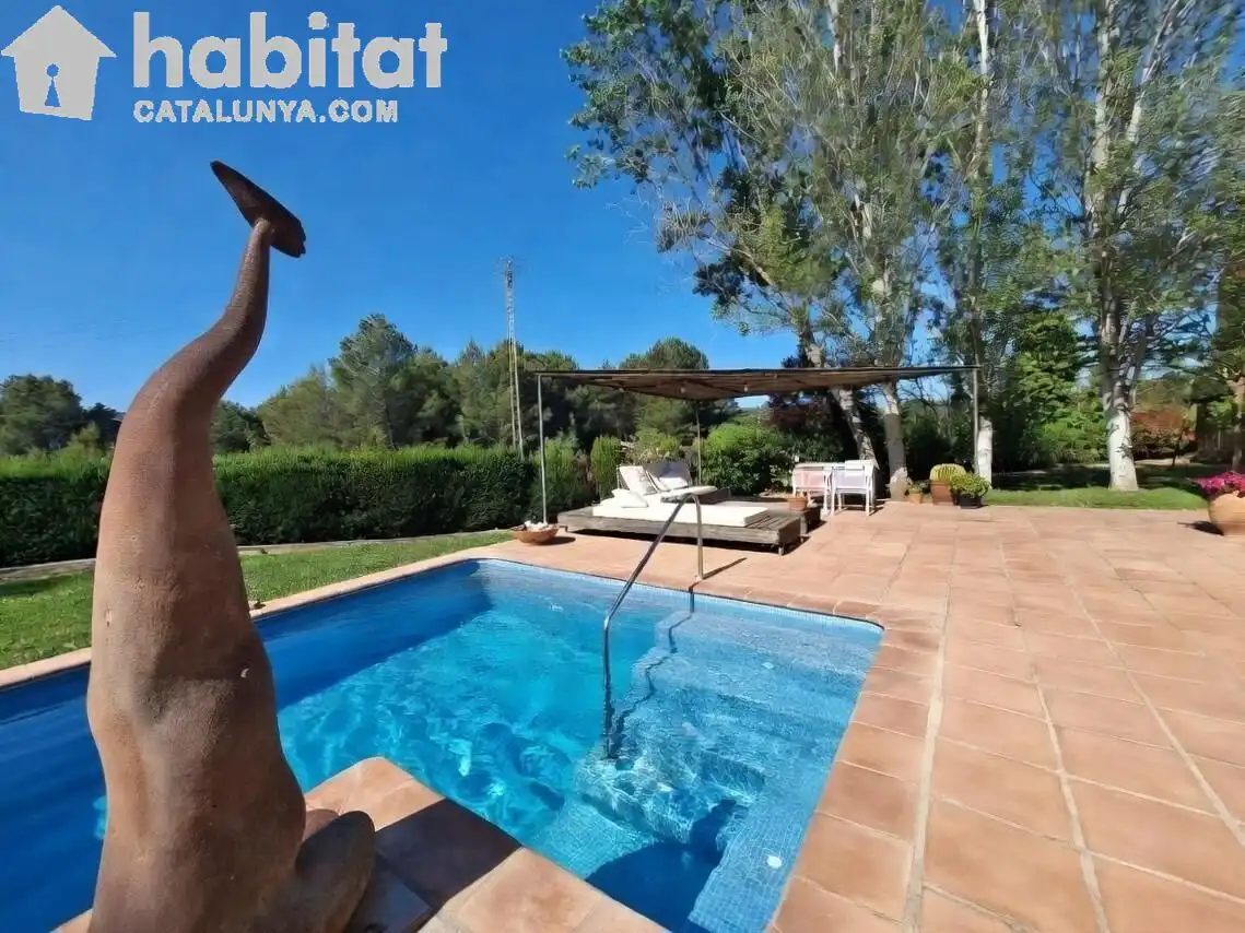 Piscina de Casa o chalet en venta en Sant Esteve Sesrovires con Aire acondicionado, Calefacción y Jardín privado