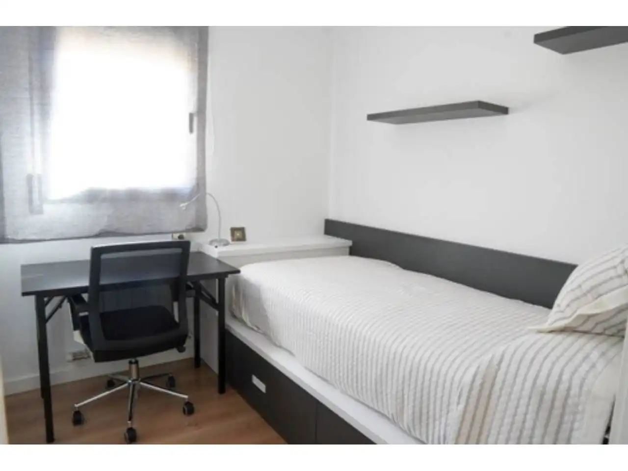 Flat for rent in Calle de les pinyes, 4, Marítim