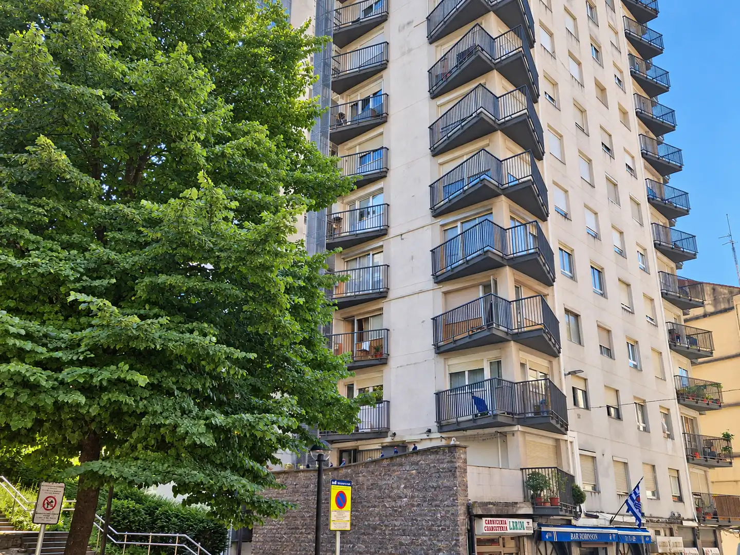 Flat with lift for sale in azkuene